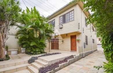 Imagem: A casa em condomínio possui 4 Dormitórios, 2 Banheiros, 4