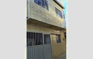 Imagem: A casa possui 3 Dormitórios, 2 Banheiros, 1 Vaga na garagem