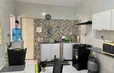 Imagem: A casa possui 3 Dormitórios, 2 Banheiros, 2 Vagas na garagem