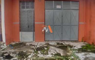 Imagem: A casa possui 3 Dormitórios, 2 Banheiros, 1 Vaga na garagem