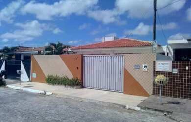 Imagem: A casa possui 3 Dormitórios, 2 Banheiros, 3 Vagas na garagem