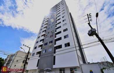 Imagem: O apartamento possui 1 Dormitório, 1 Banheiro, 1 Vaga na garagem