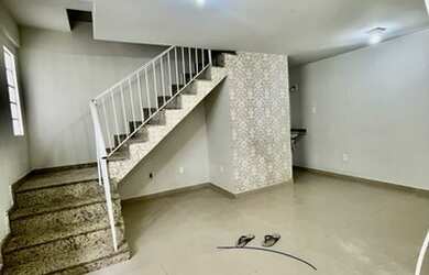 Imagem: A casa possui 2 Dormitórios, 3 Banheiros, 1 Vaga na garagem