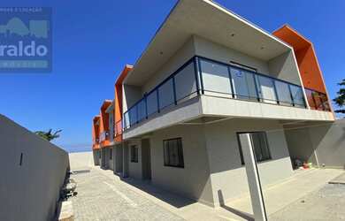 Imagem: A casa possui 3 Dormitórios, 1 Banheiro, 2 Vagas na garagem