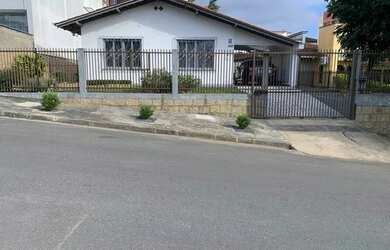 Imagem: A casa possui 2 Dormitórios, 2 Banheiros, 1 Vaga na garagem