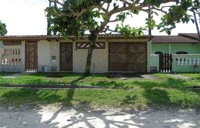 Imagem: A casa possui 2 Dormitórios, 2 Banheiros, 2 Vagas na garagem