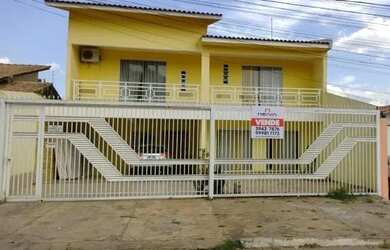 Imagem: A casa possui 4 Dormitórios, 5 Banheiros, 4 Vagas na garagem