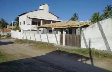 Imagem: A casa possui 4 Dormitórios, 3 Banheiros, 5 Vagas na garagem