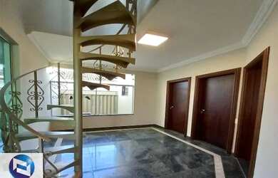 Imagem: A casa em condomínio possui 3 Dormitórios, 3 Banheiros e 360m²