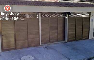 Imagem: A casa possui 3 Dormitórios, 3 Banheiros, 2 Vagas na garagem