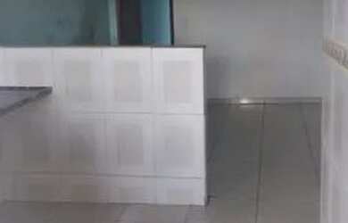 Imagem: A casa possui 3 Dormitórios, 2 Banheiros, 5 Vagas na garagem