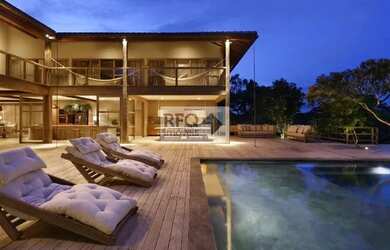 Imagem: A casa possui 5 Dormitórios, 5 Banheiros e 1500m² de Área