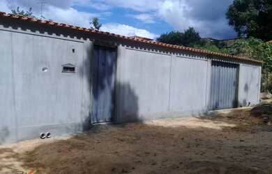 Imagem: A casa à venda possui 3 Dormitórios, 2 Banheiros, 4 Vagas