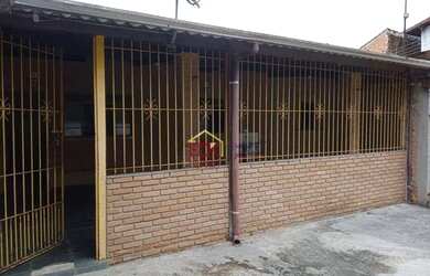 Imagem: A casa possui 3 Dormitórios, 2 Banheiros, 5 Vagas na garagem