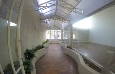 Imagem 2: Edifício Comercial para venda possui 1.159 metros quadrados, 4 andares...