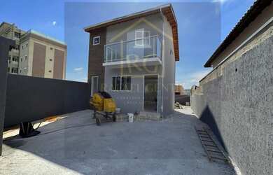 Imagem: A casa possui 3 Dormitórios, 1 Banheiro, 3 Vagas na garagem