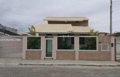 Imagem: A casa possui 5 Dormitórios, 3 Banheiros, 5 Vagas na garagem