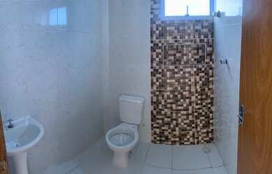 Imagem: A casa possui 2 Dormitórios, 1 Banheiro, 1 Vaga na garagem