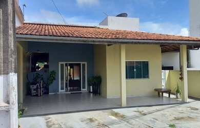 Imagem: A casa possui 2 Dormitórios, 1 Banheiro, 2 Vagas na garagem