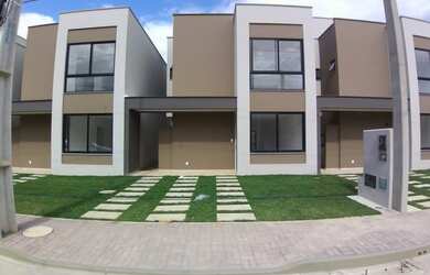 Imagem: A casa em condomínio possui 3 Dormitórios, 1 Banheiro, 2 Vagas