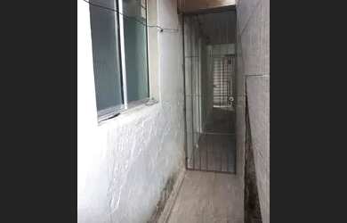 Imagem: A casa possui 1 Dormitório, 1 Banheiro e está localizado