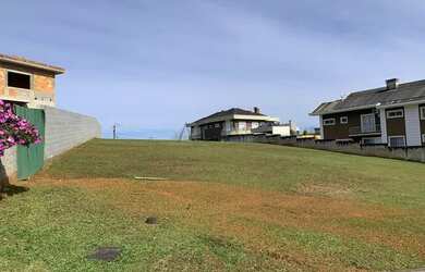 Imagem: O terreno possui 592-0m² de Área e está localizado em Alphaville