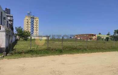 Imagem: O terreno possui 1.444m² de Área e está localizado em Balneário