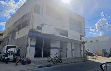 Imagem: O depósito possui 1 Vaga na garagem e 500m² de Área e está