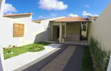 Imagem: A casa possui 3 Dormitórios, 2 Banheiros, 2 Vagas na garagem