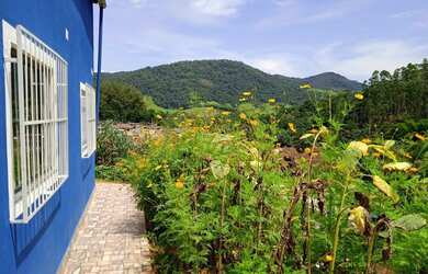 Imagem: A casa possui 3 Dormitórios, 2 Banheiros, 3 Vagas na garagem