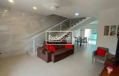 Imagem: A casa possui 3 Dormitórios, 3 Banheiros, 2 Vagas na garagem