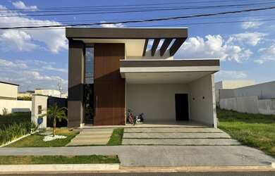 Imagem: A casa em condomínio possui 3 Dormitórios, 3 Banheiros, 4