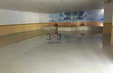 Imagem 9: Ampla casa de rua linear composta de sala com varios divisorias sotao...