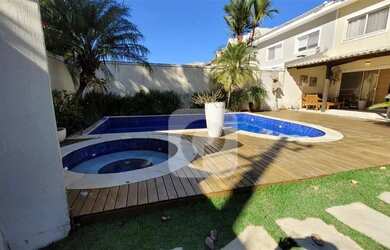 Imagem: A casa em condomínio possui 4 Dormitórios, 5 Banheiros, 5