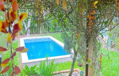 Imagem: A casa possui 3 Dormitórios, 3 Banheiros, 3 Vagas na garagem