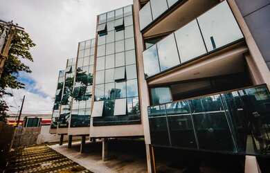 Imagem: O apartamento possui 1 Dormitório, 1 Banheiro, 1 Vaga na garagem