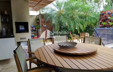 Imagem: A casa em condomínio possui 5 Dormitórios, 5 Banheiros, 2