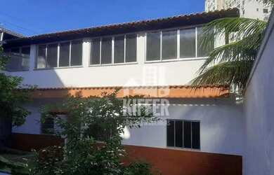 Imagem: A casa possui 5 Dormitórios, 4 Banheiros, 2 Vagas na garagem