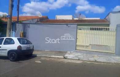 Imagem: A casa possui 4 Dormitórios, 2 Banheiros, 3 Vagas na garagem