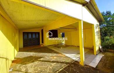 Imagem: A casa possui 2 Dormitórios, 1 Banheiro, 1 Vaga na garagem