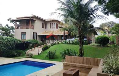 Imagem: A casa em condomínio possui 5 Dormitórios, 5 Banheiros, 2