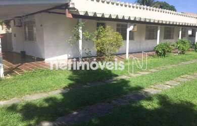 Imagem: A casa possui 4 Dormitórios, 3 Banheiros, 3 Vagas na garagem