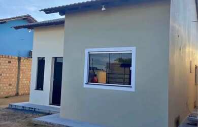 Imagem: A casa possui 2 Dormitórios e 1 Banheiro e está localizado