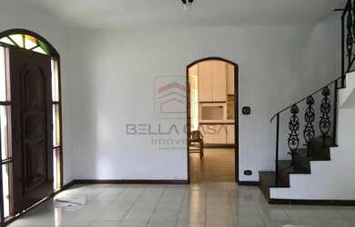 Imagem: A casa possui 3 Dormitórios, 4 Banheiros, 3 Vagas na garagem