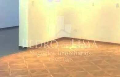 Imagem: O depósito possui 3 Vagas na garagem, 710m² de Área e está