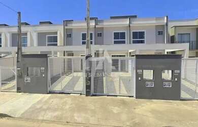 Imagem: A casa possui 3 Dormitórios, 2 Banheiros, 1 Vaga na garagem