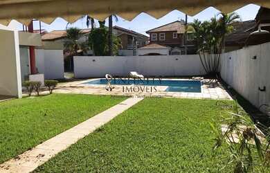 Imagem: A casa em condomínio para alugar possui 4 Dormitórios, 5 Banheiros