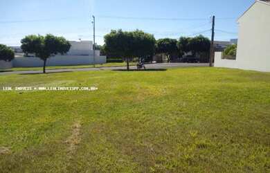 Imagem: O terreno possui 720m² de Área e está localizado em Centro