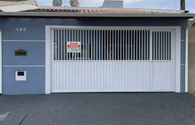 Imagem: A casa possui 2 Dormitórios, 1 Banheiro, 3 Vagas na garagem