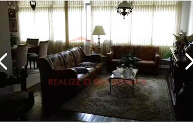 Imagem: A casa possui 4 Dormitórios, 5 Banheiros, 5 Vagas na garagem